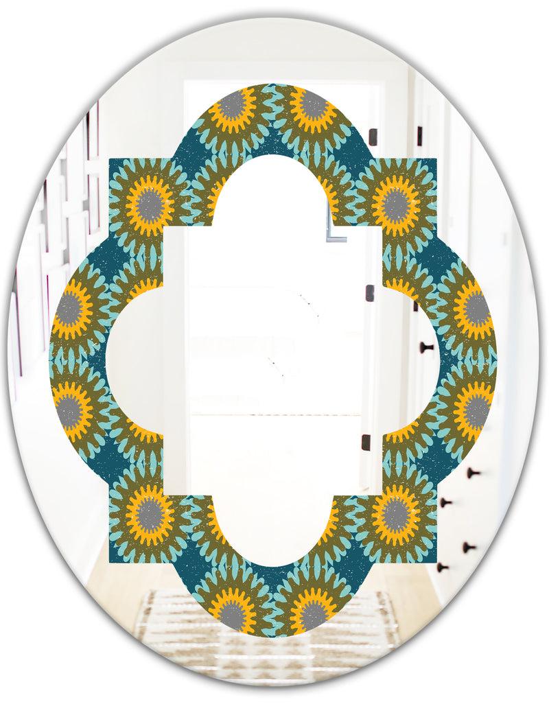 DesignQ Retro Circular Pattern I - Cottage Round Or Oval Wall Mirror - Quatrefoil