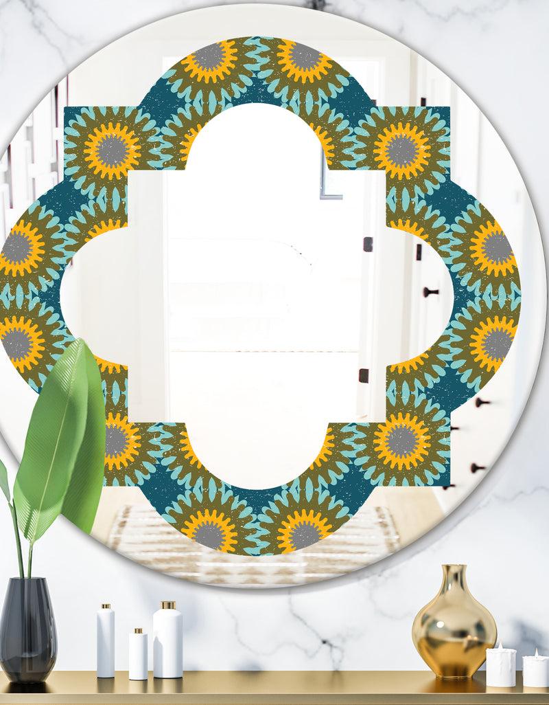 DesignQ Retro Circular Pattern I - Cottage Round or Oval Wall Mirror - Quatrefoil