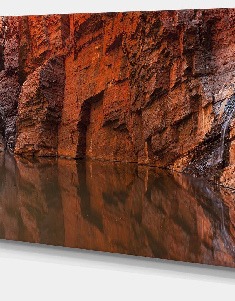 DesignQ Rock Wall Reflections In Gorge - Landscape Wall Art On Canvas