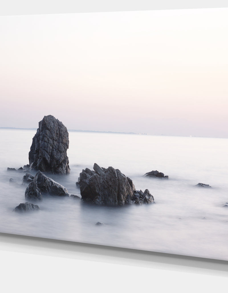 DesignQ Rocks In The Sea Black And White - Seashore Art Print On Canvas