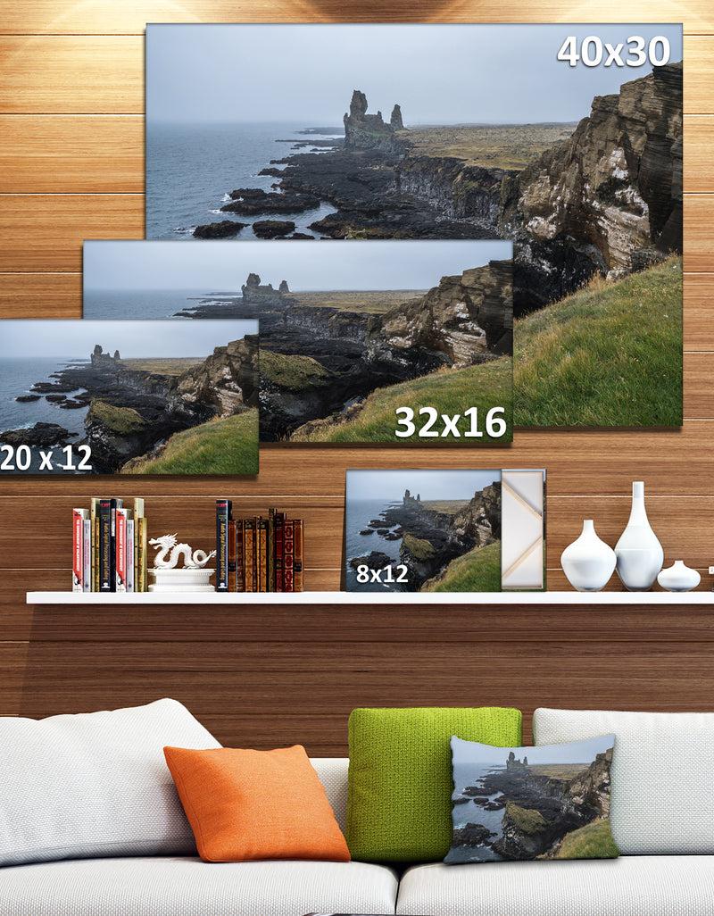 DesignQ Rocky And Scenic Iceland Beach - Landscape Wall Artwork
