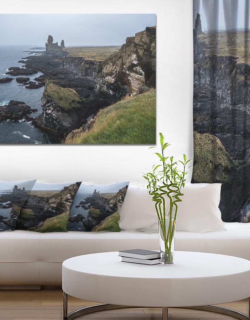 DesignQ Rocky and Scenic Iceland Beach - Landscape Wall Artwork