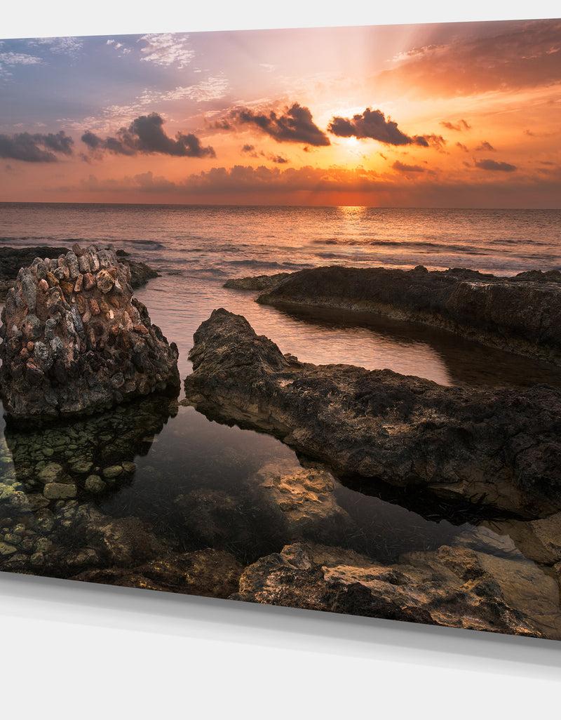 DesignQ Rough Coast With Ancient Ruins - Oversized Beach Canvas Artwork