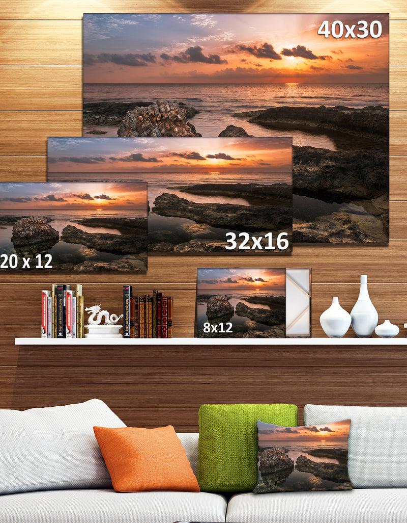 DesignQ Rough Coast With Ancient Ruins - Oversized Beach Canvas Artwork