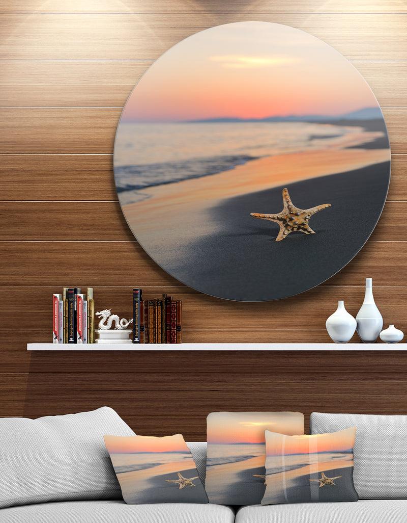 DesignQ Summer Beach with Starfish - Beach and Shore Round Wall Art