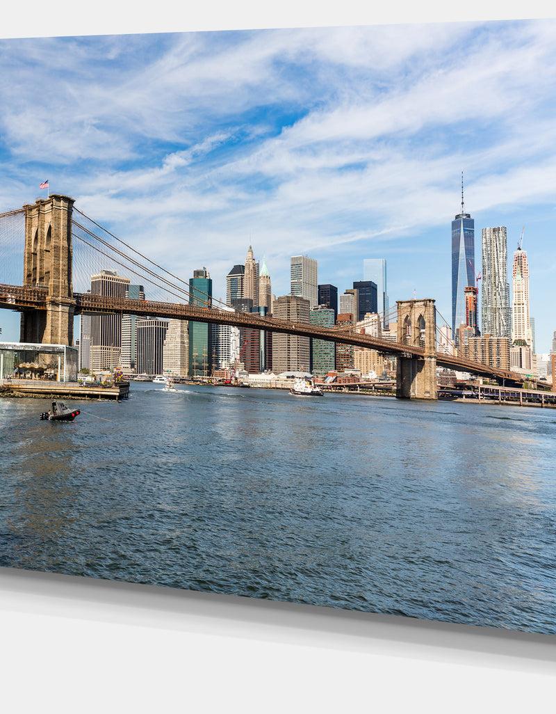 DesignQ Summer Day Brooklyn Bridge - Cityscape Canvas Print