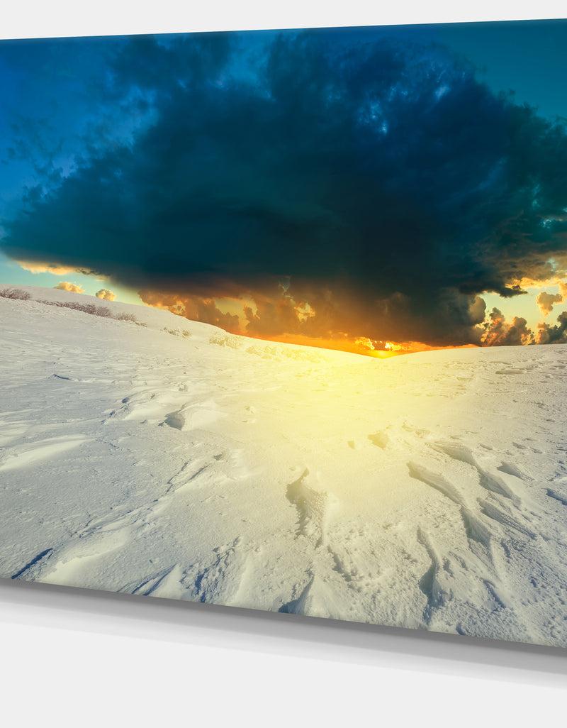 DesignQ Sunset Over Snowbound Prairie - Extra Large Seashore Canvas Art