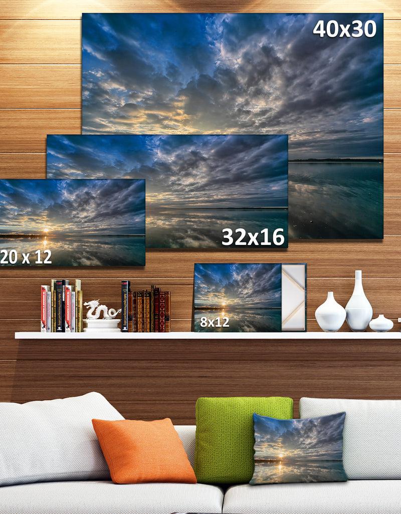 DesignQ Sunset With Dramatic Sky And Sea - Modern Seashore Canvas Wall Art Print