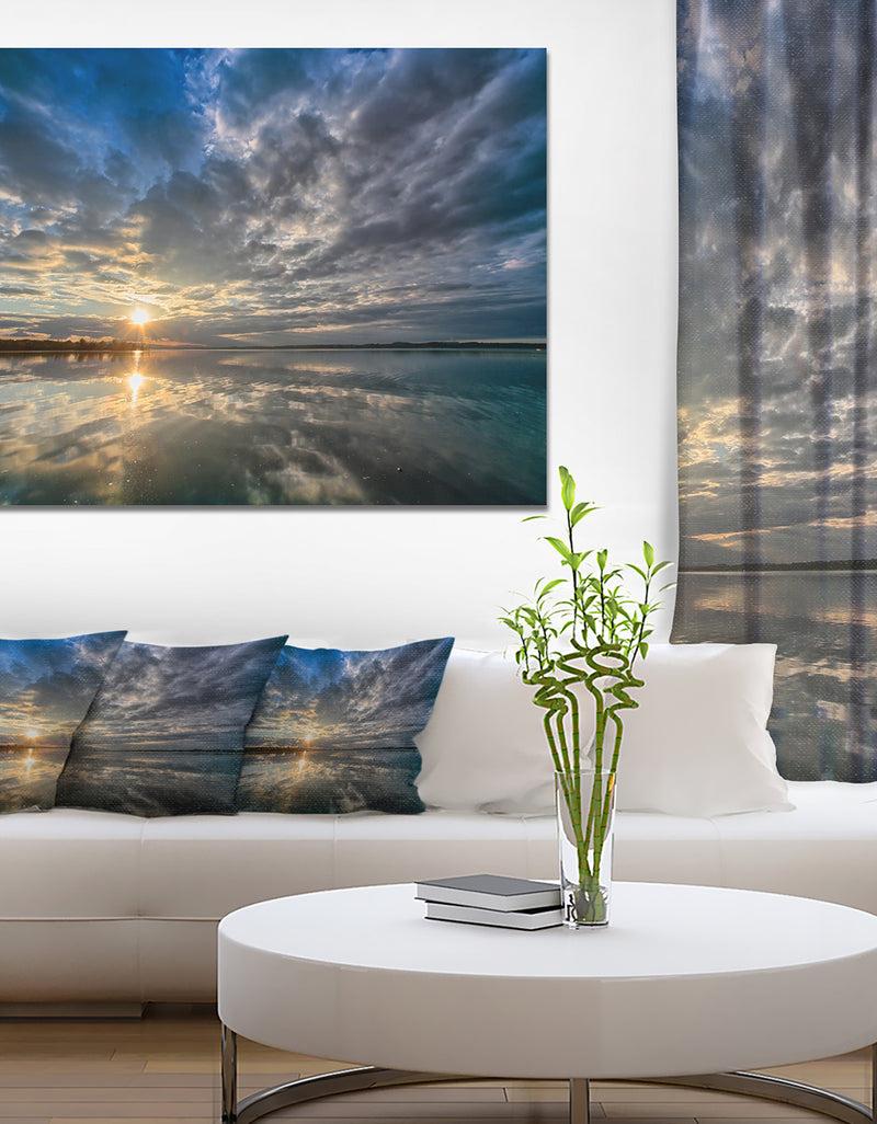 DesignQ Sunset With Dramatic Sky And Sea - Modern Seashore Canvas Wall Art Print