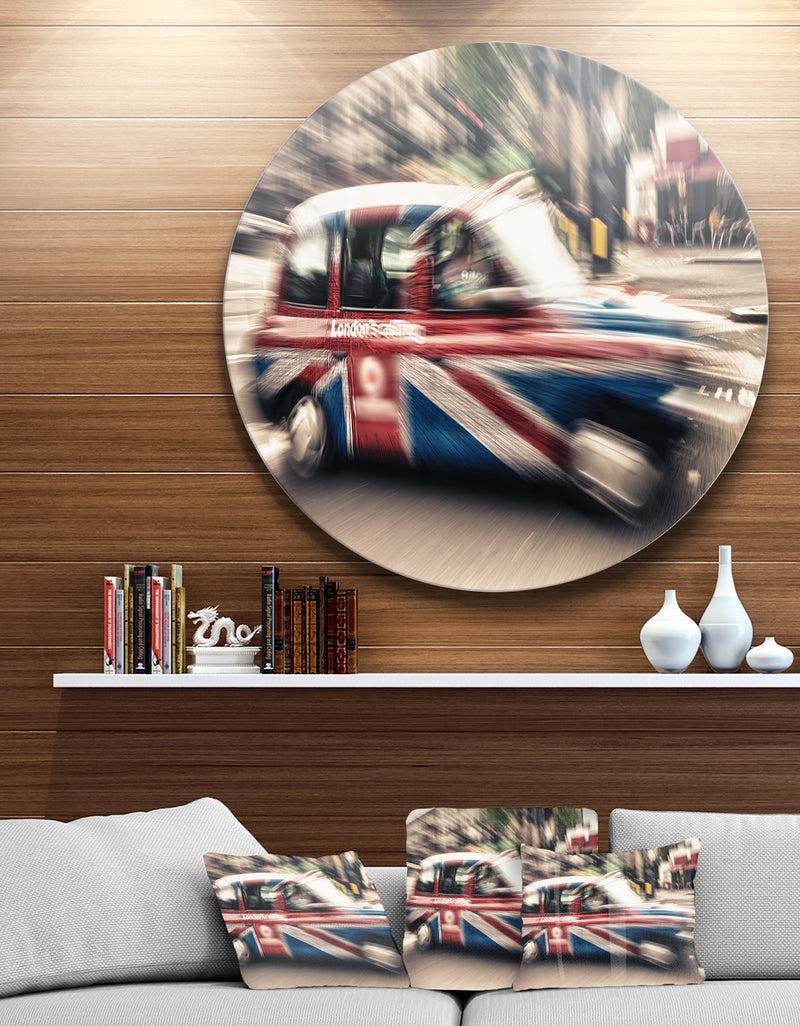 DesignQ UK Cab in London - Cityscape Photography Round Wall Art