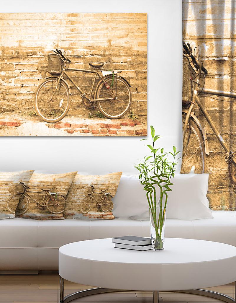DesignQ Vintage Bicycle against Brown Wall - Landscape Canvas Print