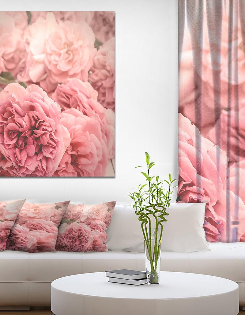 DesignQ Vintage Style Romantic Roses - Floral photography on Wrapped Canvas