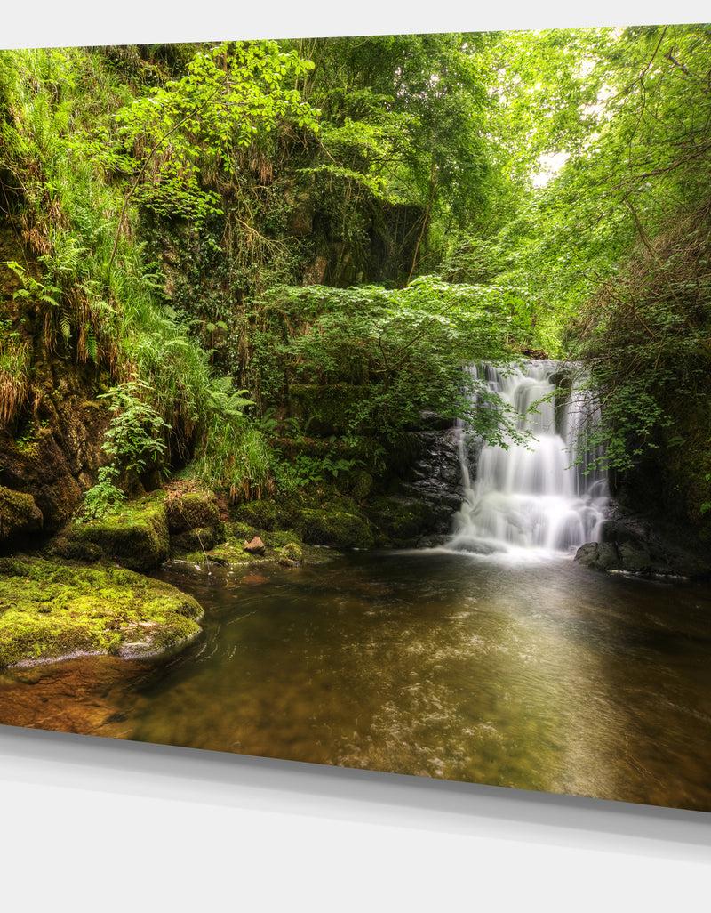 DesignQ Water Flowing Over Rocks - Landscape Photo Canvas Print