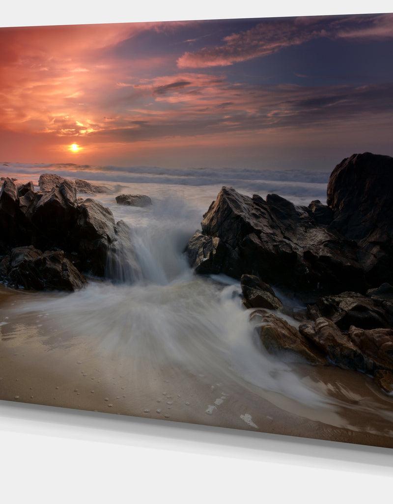 DesignQ White Waves Rushing Between Rocks - Contemporary Seascape Art Canvas