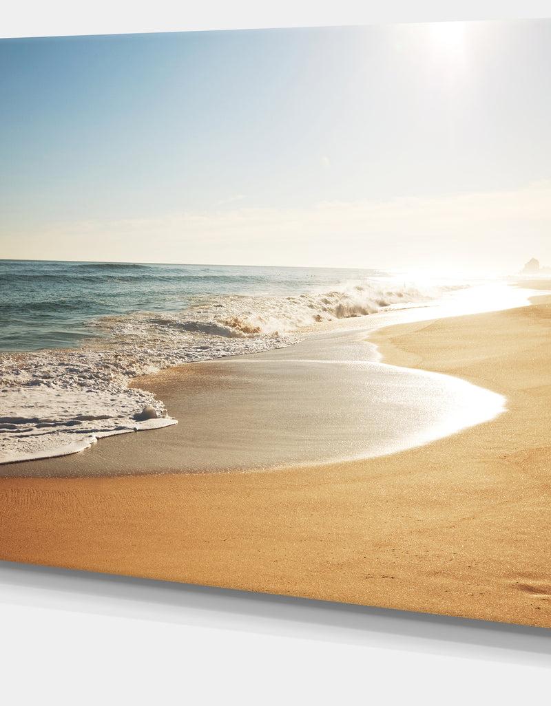 DesignQ Wide Seashore With Crystal Waters - Modern Beach Canvas Art Print