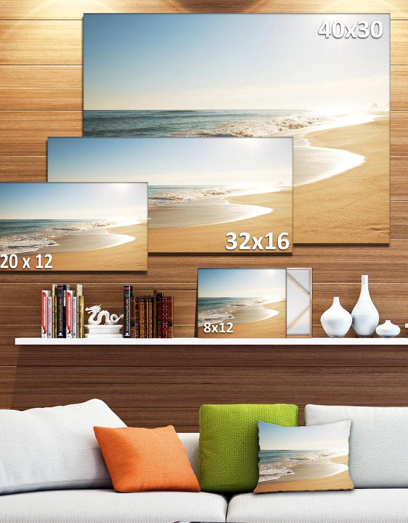 DesignQ Wide Seashore With Crystal Waters - Modern Beach Canvas Art Print