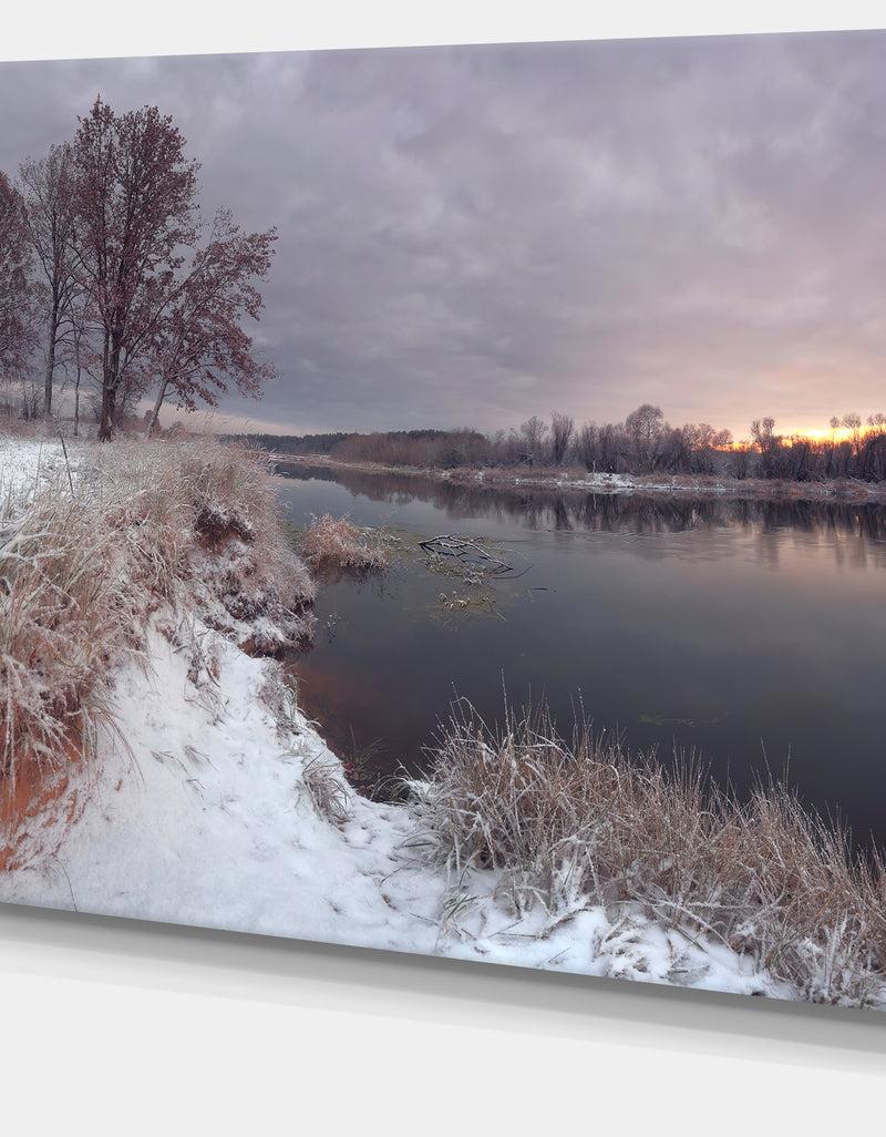 DesignQ Winter River In Dark Morning - Seashore Wall Art On Canvas